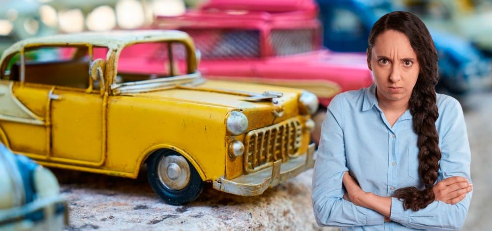 Стукнули во дворе и скрылись с места ДТП