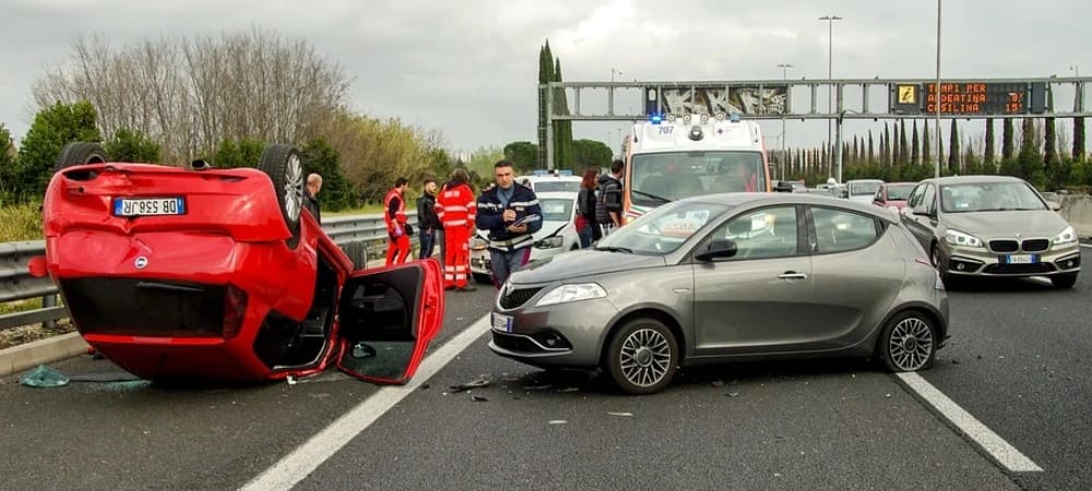 Какая страховая компания кому выплачивает в случае ДТП
