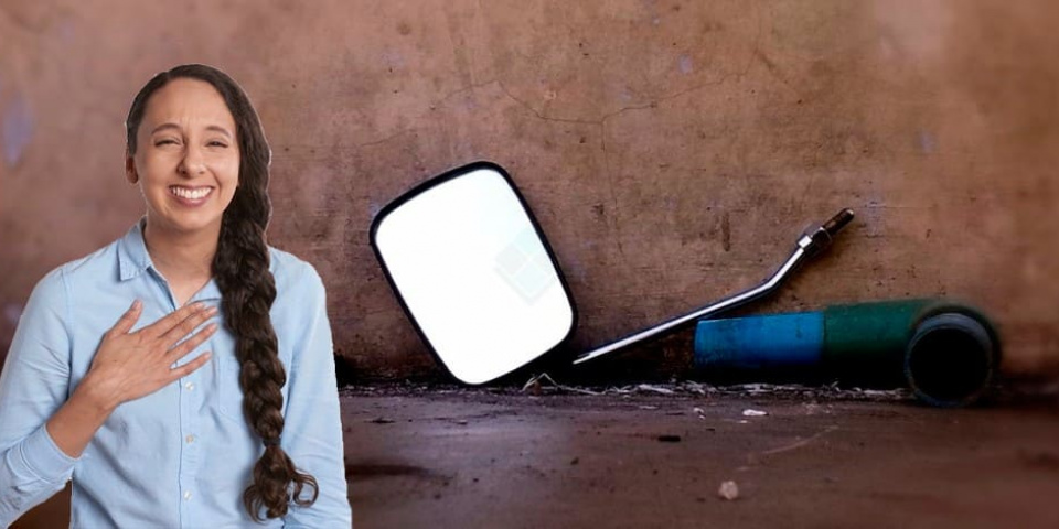 Задели зеркало